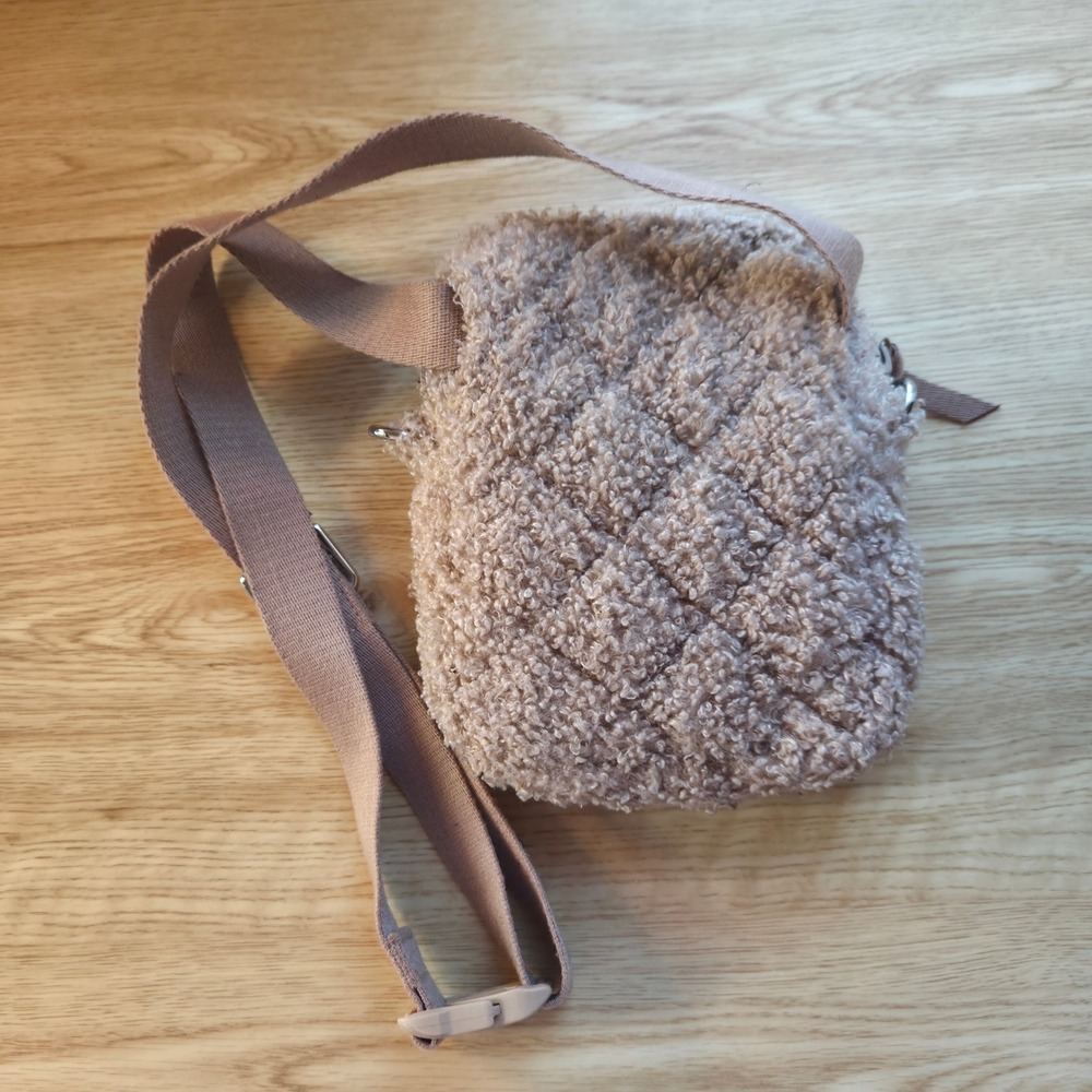 Vera Bradley Teddy Fleece Sherpa small convertible crossbody/ belt bag - Picture 2 of 3